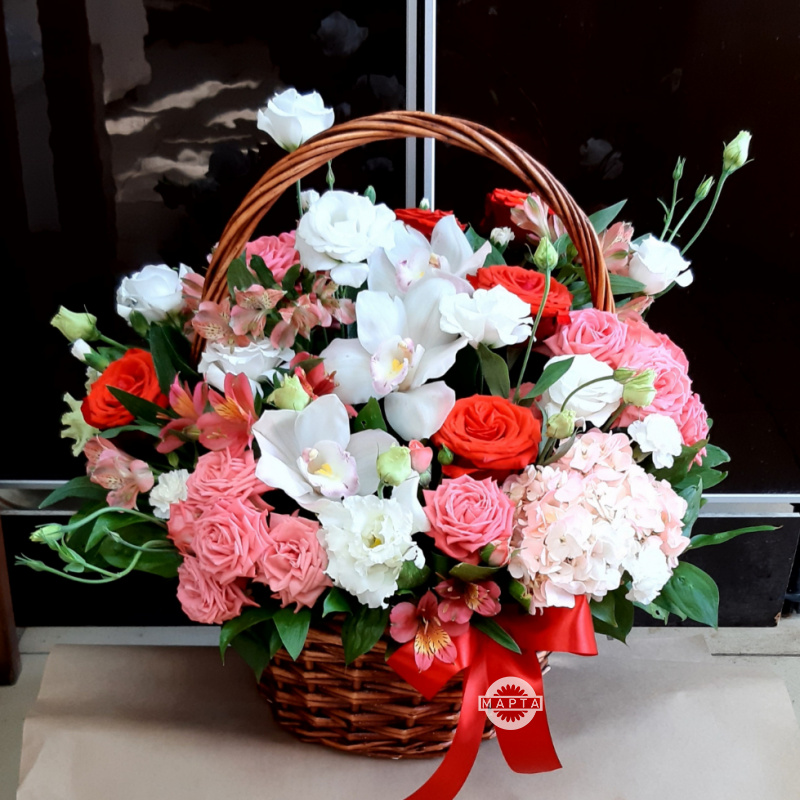 Корзина с орхидеями «Фламенко»